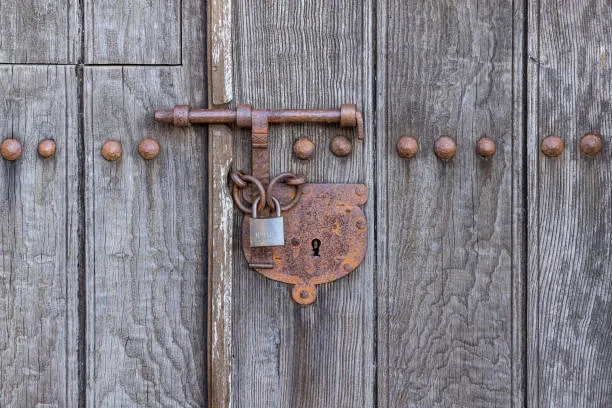 Apertura de puertas en San Juan del Molinillo (Ávila)