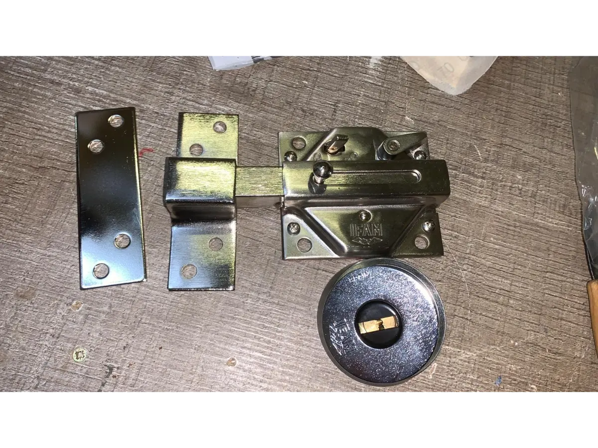 Instalación de cerrojo de seguridad en Madrid