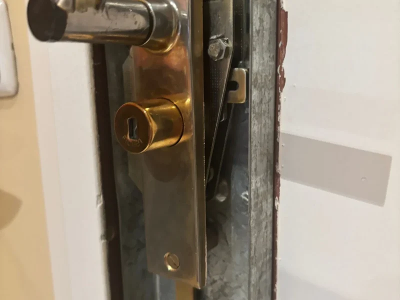 Reparación del mecanismo de una cerradura Fichet multipunto en Chamartín, Madrid
